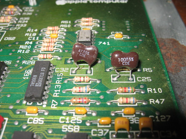 video caps in Apple IIe platinum
